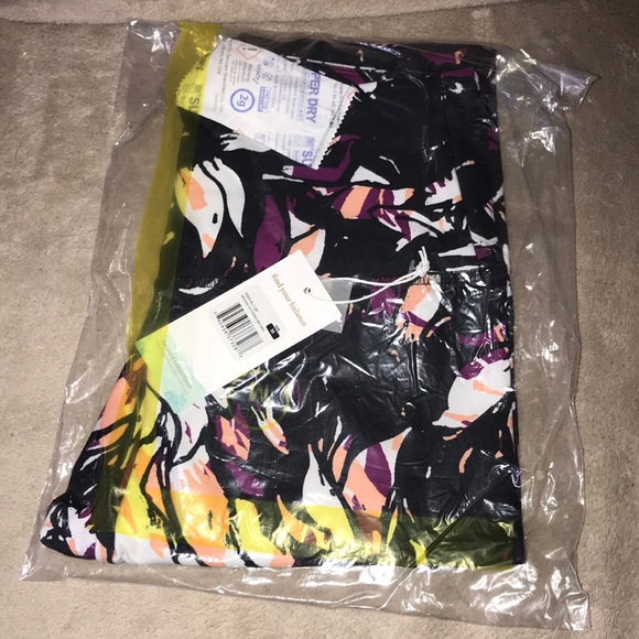 Balance Collection medium magenta lust stained abstract leggings New - Picture 3 of 4